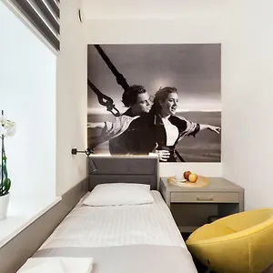  Hostel Cinema